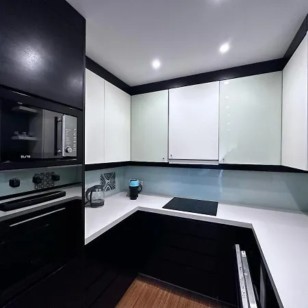 Triplex With Garden And Parking Apartment *