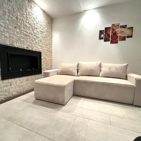 Apartment Triplex With Garden And Parking *