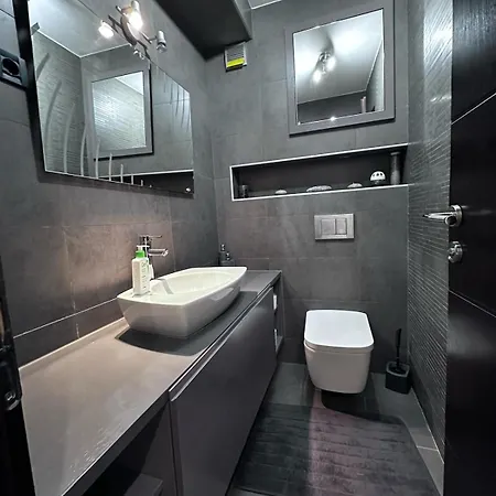Apartment Triplex With Garden And Parking