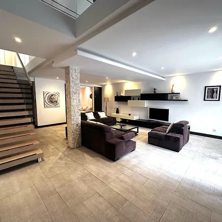 Triplex With Garden And Parking Apartment *