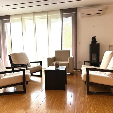 Triplex With Garden And Parking *