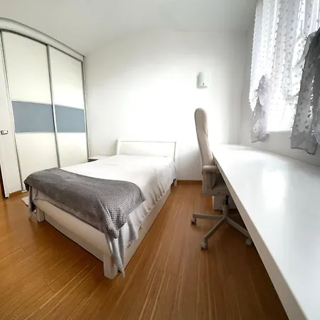Triplex With Garden And Parking Apartment *