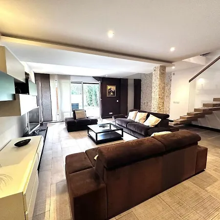 Apartment Triplex With Garden And Parking